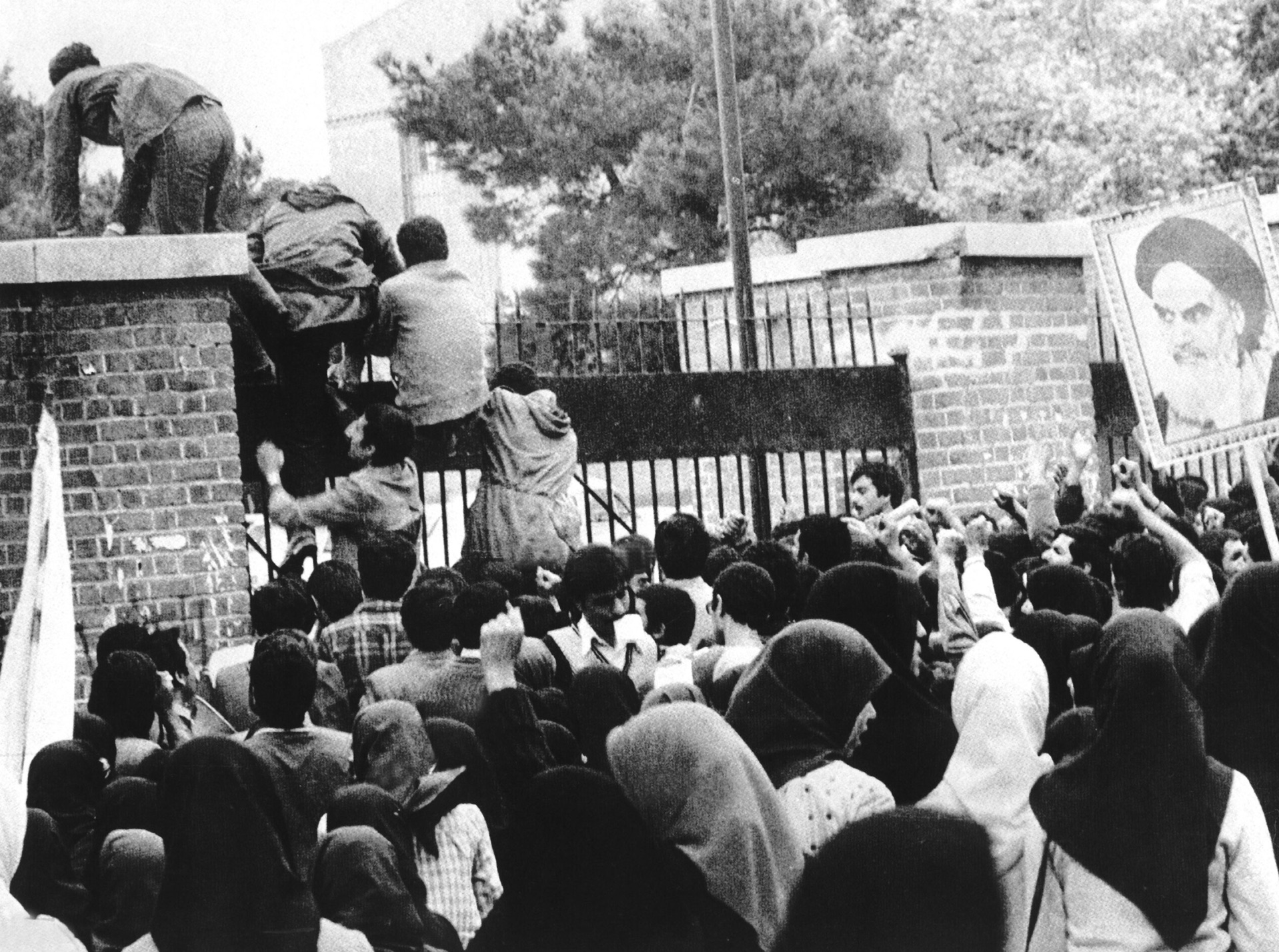  Iran Hostage Crisis Ends
